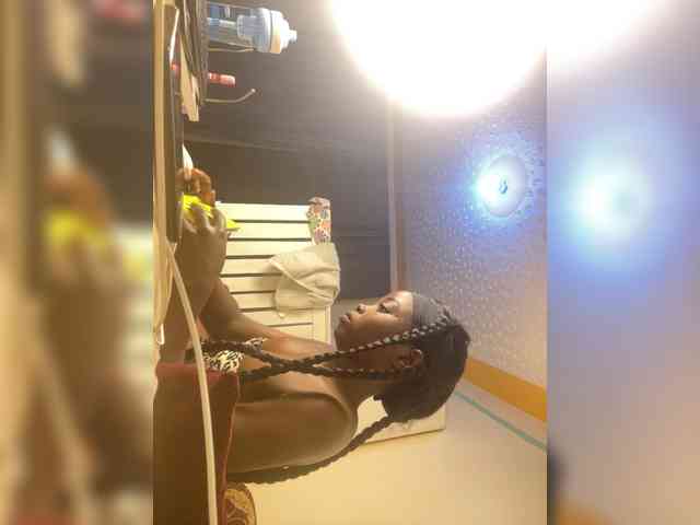 Hotpetite555 webcam