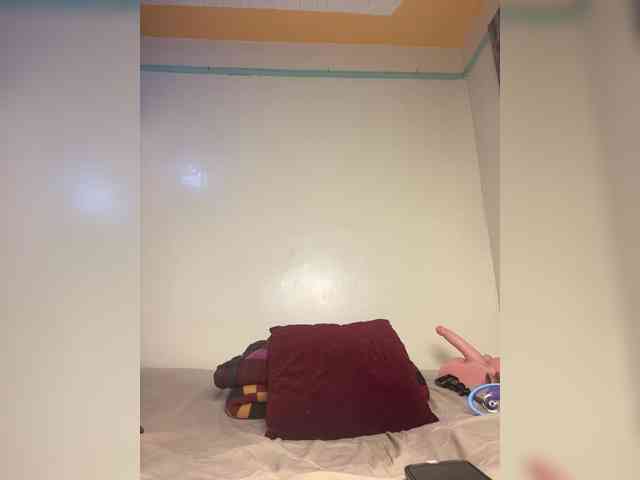 Hotpetite555 webcam