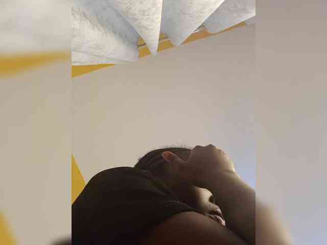 Hotpetite555 webcam