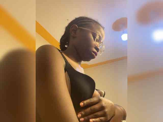 hotpetite555's live room