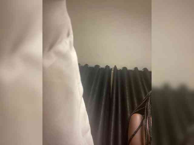 Hotpetite555 webcam