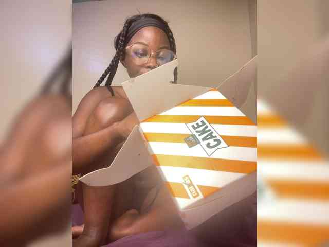 Modèle: Hotpetite555