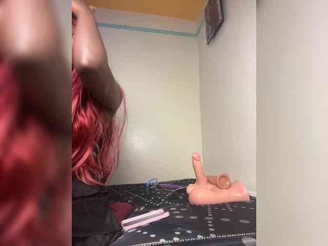 Hotpetite555 webcam