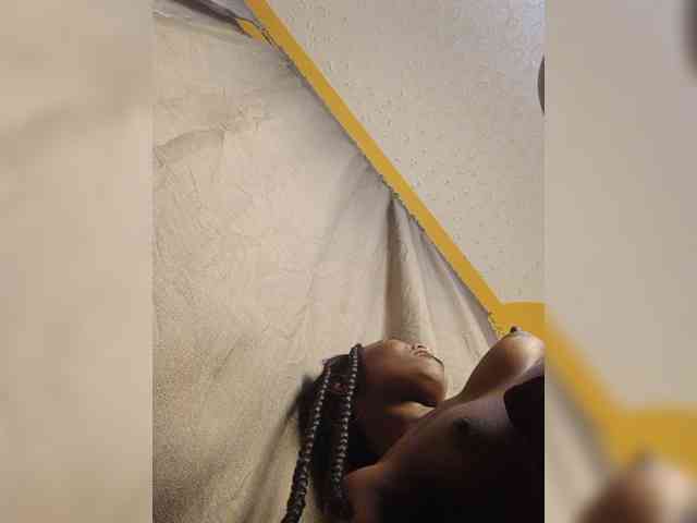 Hotpetite555 webcam
