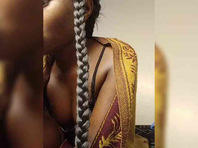 Hotpetite555 webcam