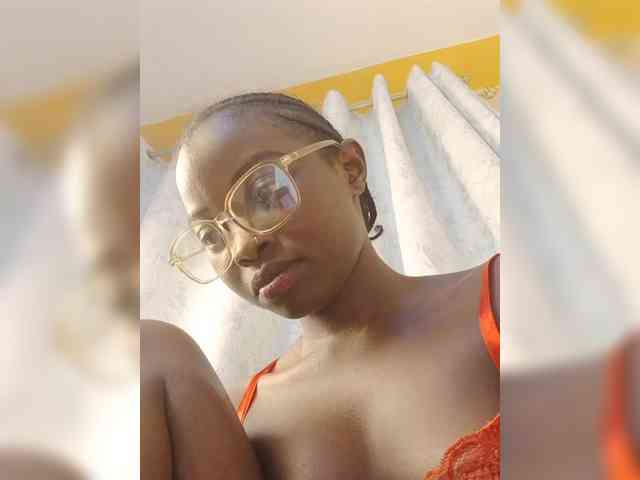 Hotpetite555 webcam