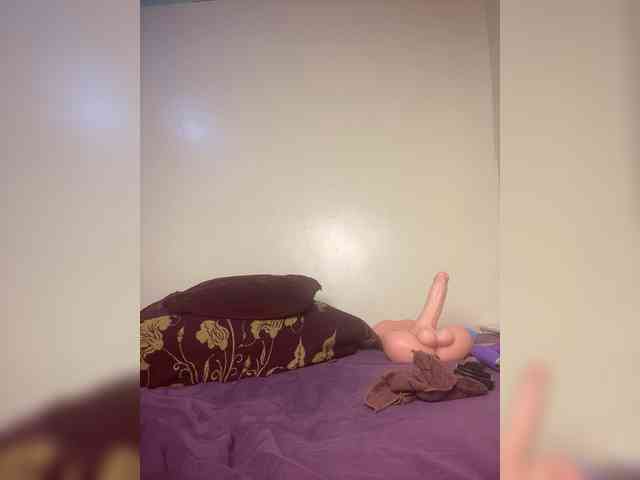 Hotpetite555 webcam