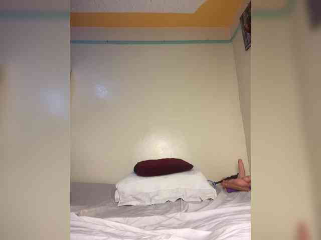 Hotpetite555 webcam
