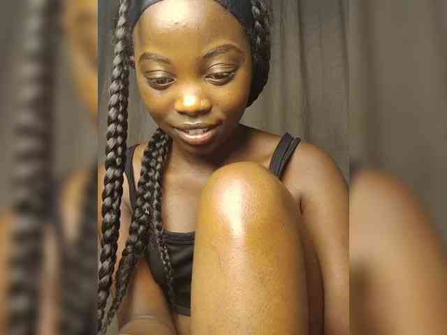 Hotpetite555 webcam