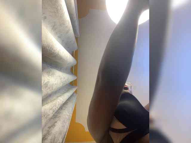 Hotpetite555 webcam