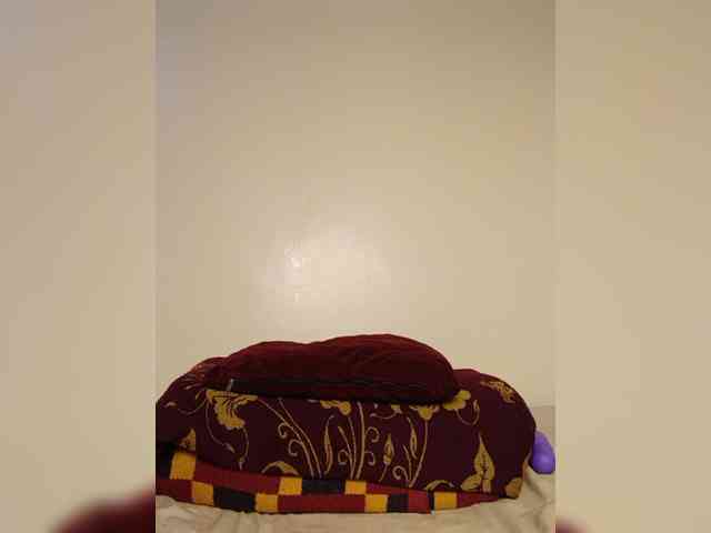 Hotpetite555 webcam