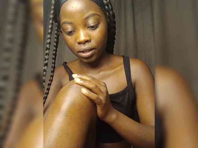 Hotpetite555 webcam