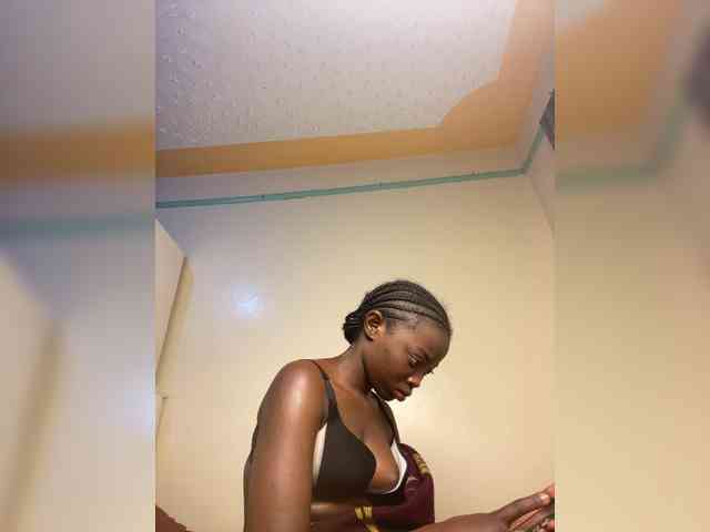 Hotpetite555 webcam