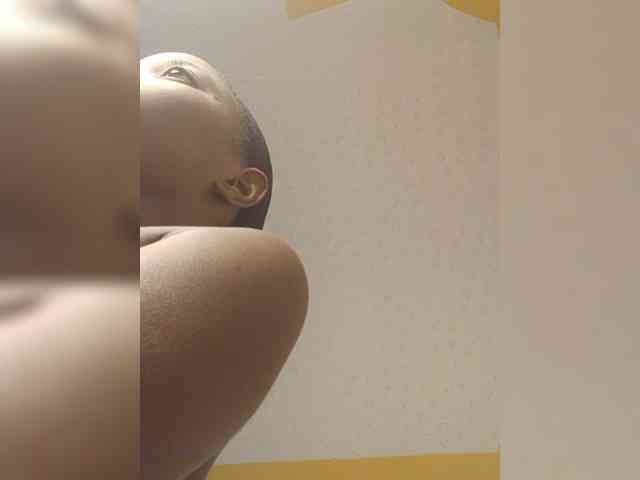 Hotpetite555 webcam