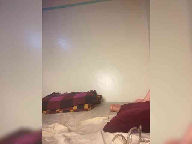 Hotpetite555 webcam
