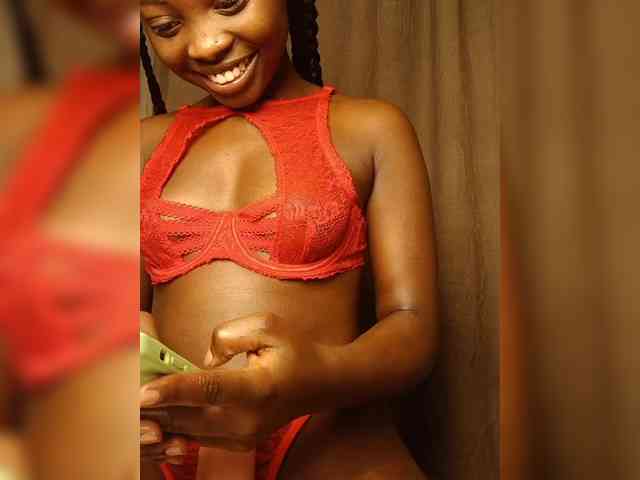 Hotpetite555 webcam