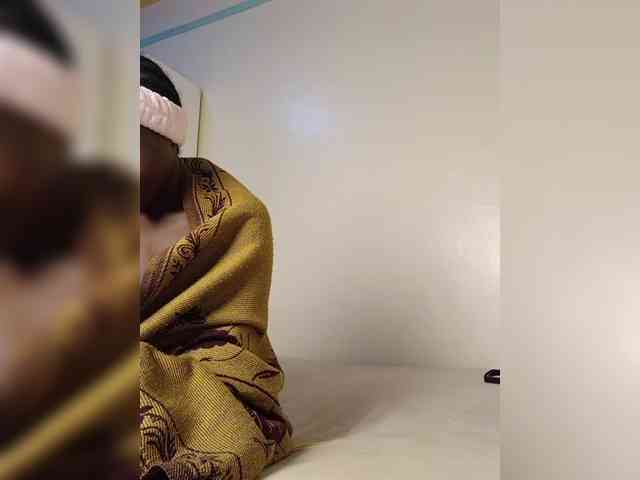 Hotpetite555 webcam