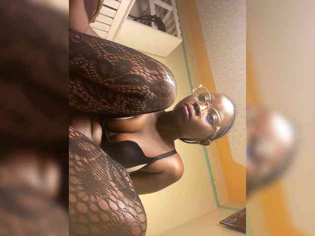 Hotpetite555 webcam