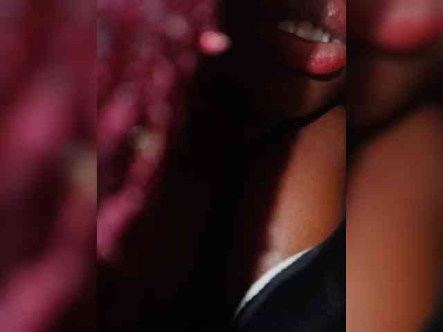 Hotpetite555 webcam