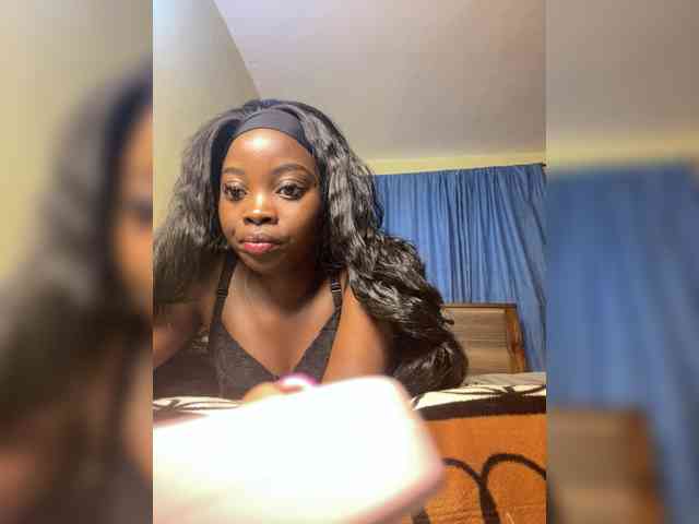 Hotpetite555 webcam