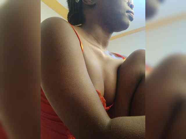 Hotpetite555 webcam