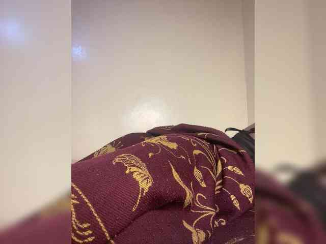 Hotpetite555 webcam