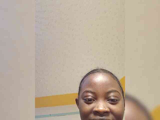 Hotpetite555 webcam