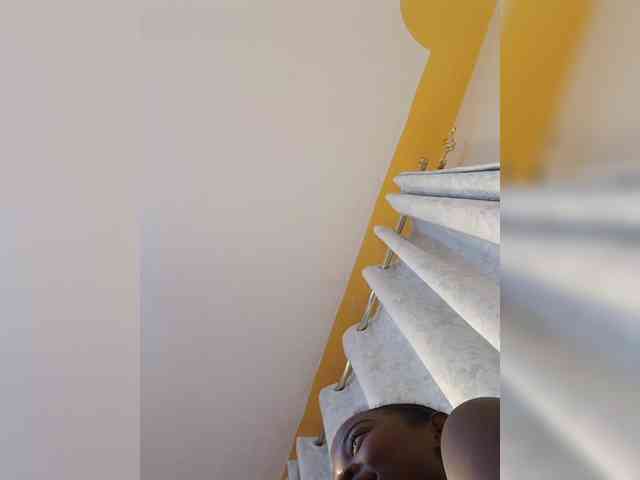 Hotpetite555 webcam