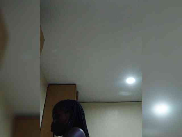 Hotpetite555 webcam