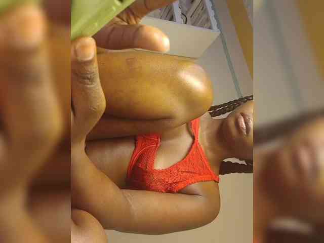 Hotpetite555 webcam