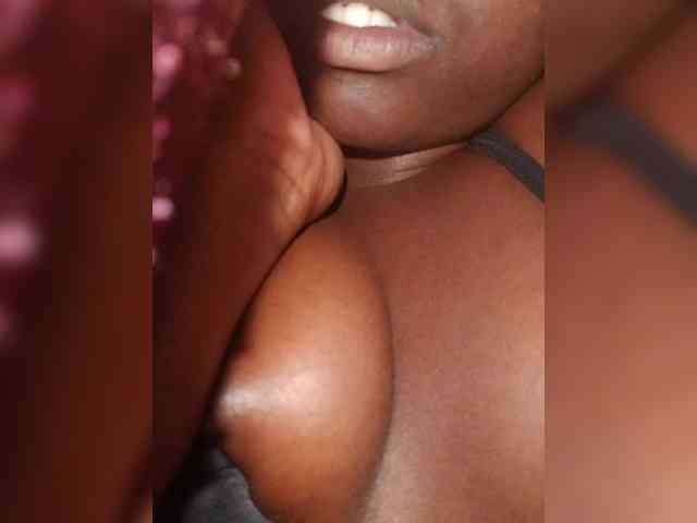 Hotpetite555 webcam