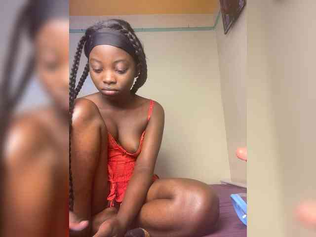 Hotpetite555 webcam