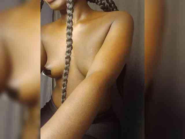 Hotpetite555 webcam