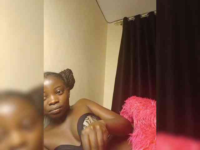 Model: Hotpetitechic