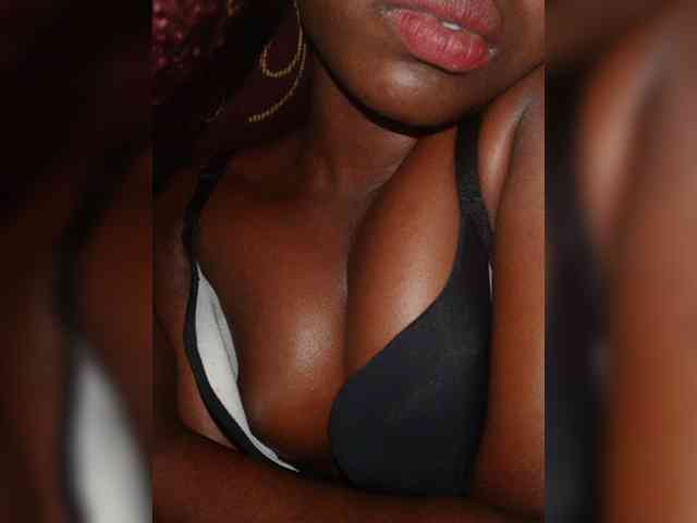 Hotpetite555 webcam