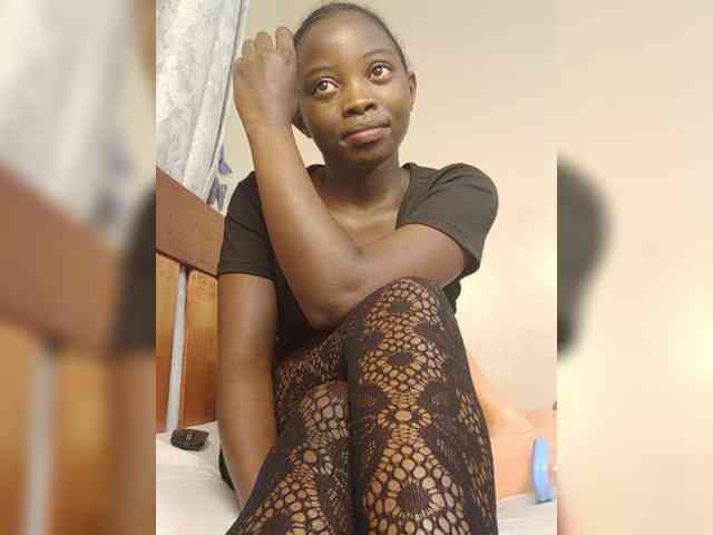 Hotpetite555 webcam