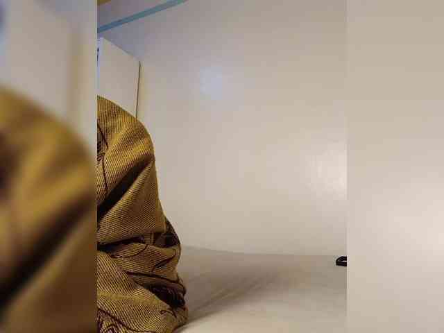 Hotpetite555 webcam