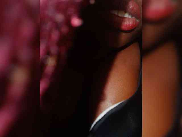 Hotpetite555 webcam