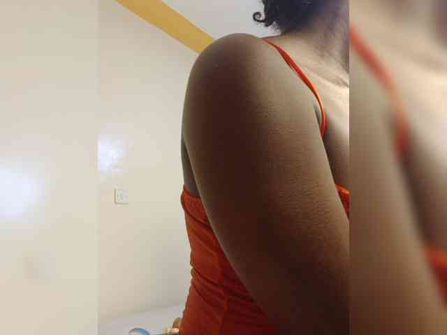 Hotpetite555 webcam