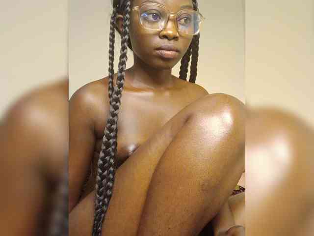 Hotpetite555 webcam