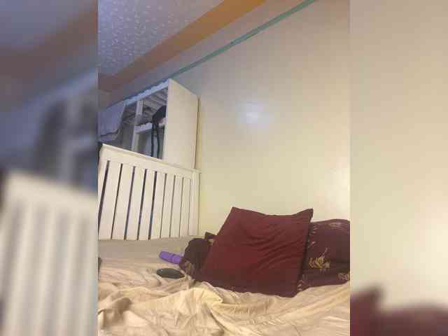 Hotpetite555 webcam