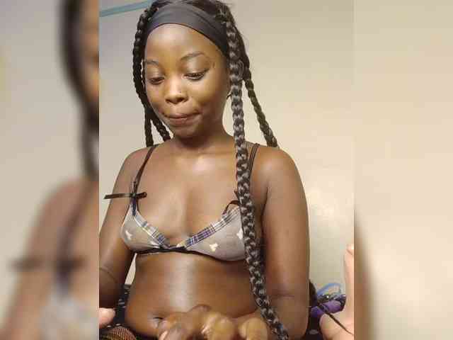 Hotpetite555 webcam
