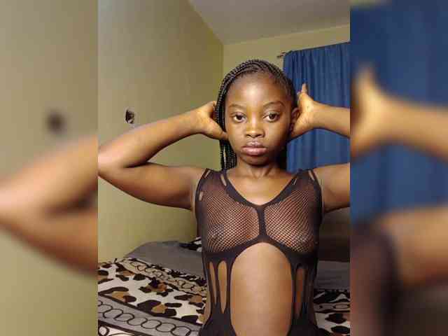 Hotpetite555 webcam