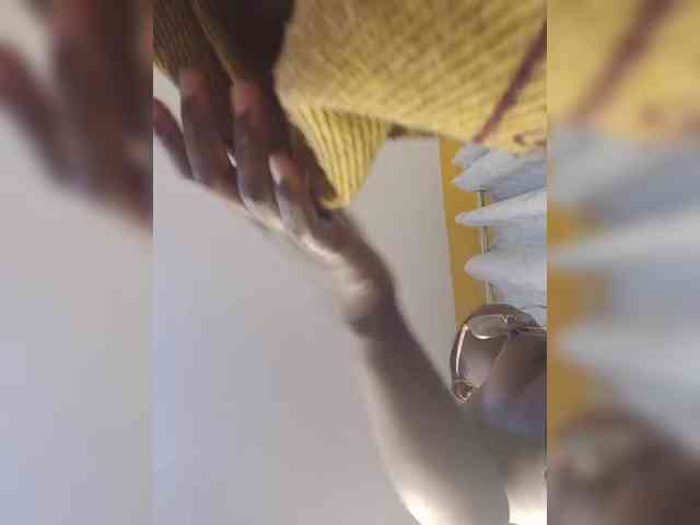 Hotpetite555 webcam