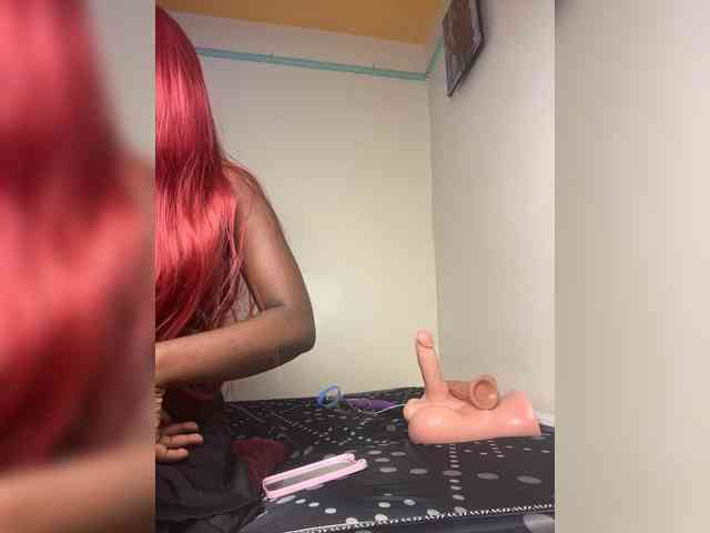 Hotpetite555 webcam