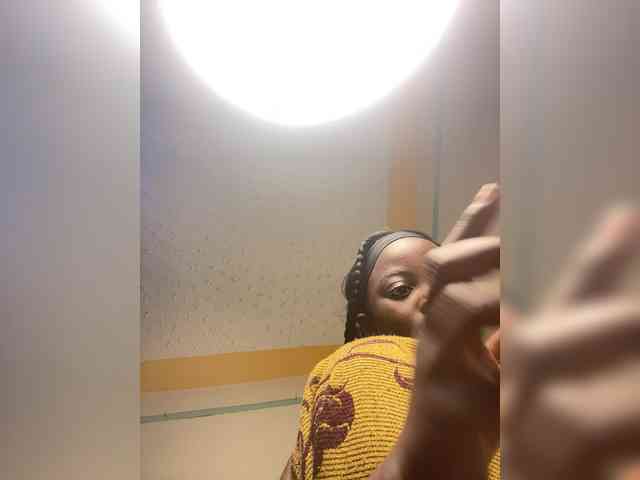 Hotpetite555 webcam