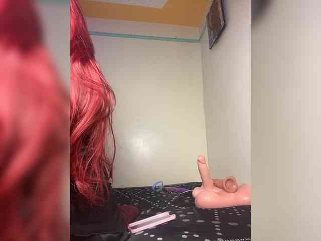 Hotpetite555 webcam