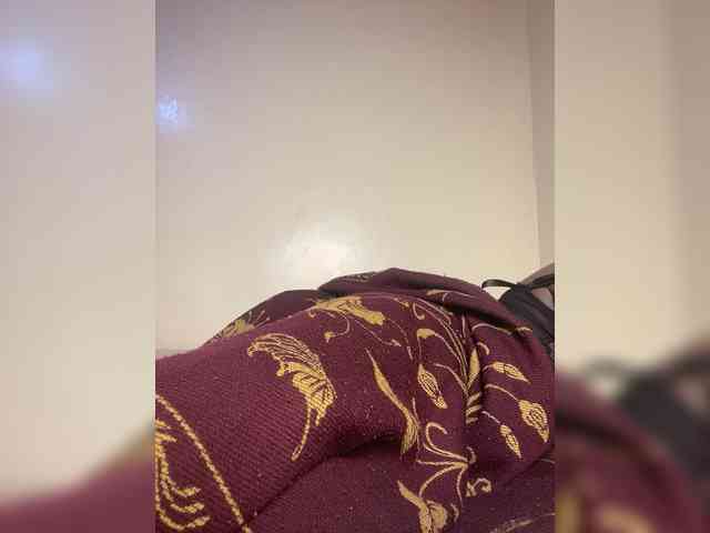 Hotpetite555 webcam