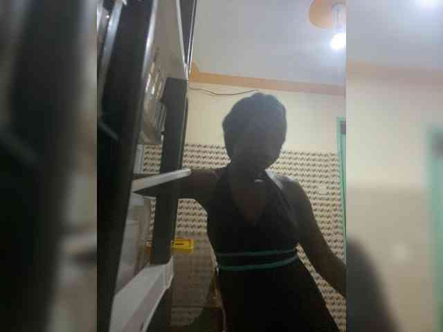 Hotpetite555 webcam