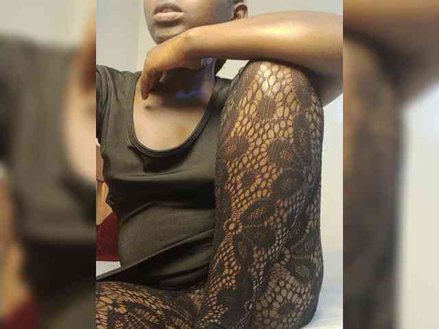 Hotpetite555 webcam